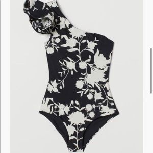 Johanna Ortiz x HM black and white swimsuit
